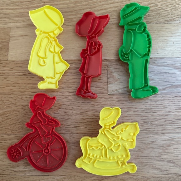 Vintage Holly Hobbie Plastic Cookie Cutters Set of 5 - Picture 2 of 10